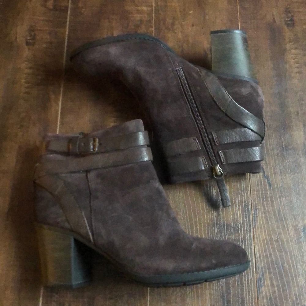 Clark collection cushion soft brown booties 8